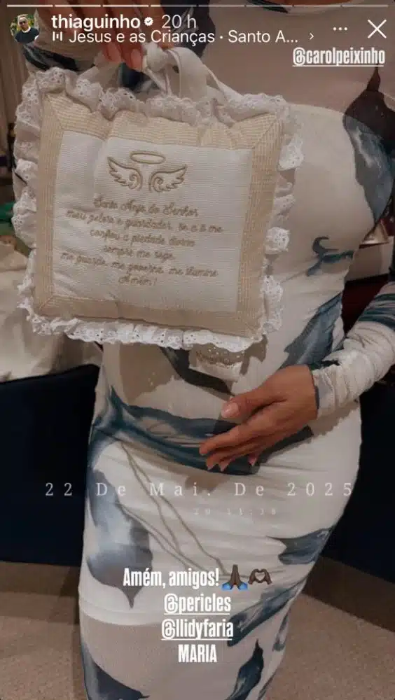 Carol e Thiaguinho mostram presentes que ganharam de Péricles