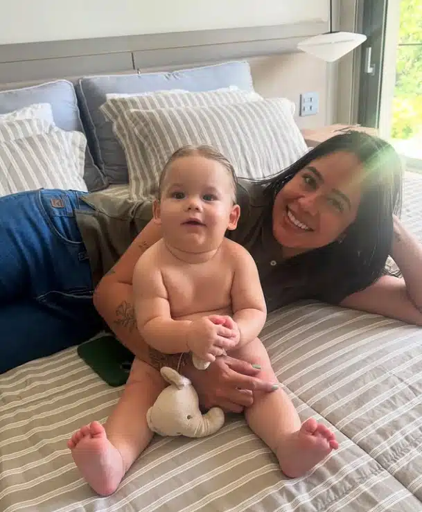 Poliana Rocha chamou a filha de Leonardo para a sua mansão