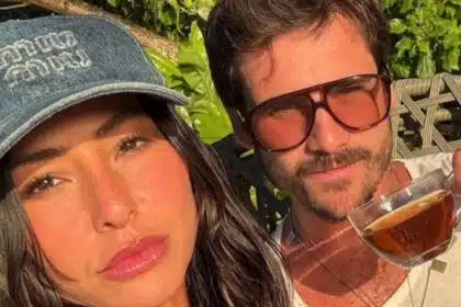 Sabrina Sato posta foto em família e responde comentários negativos