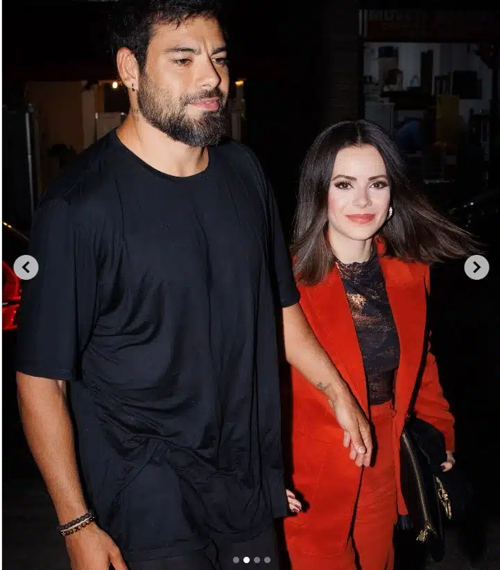 Sandy na primeira aparição oficial com seu namorado