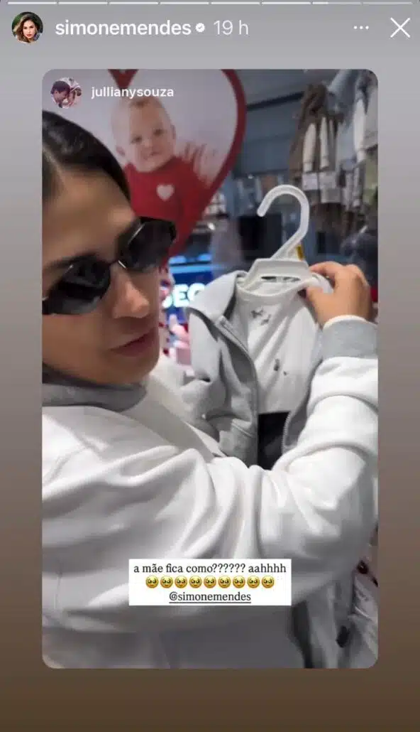 Simone Mendes comprando várias roupinhas de bebê