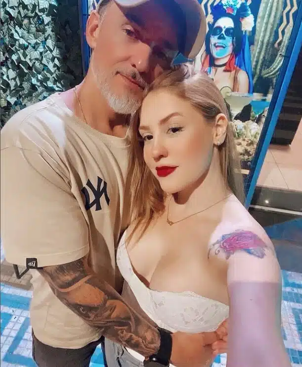 Ex-namorado de Suzane Von Richthofen com sua esposa