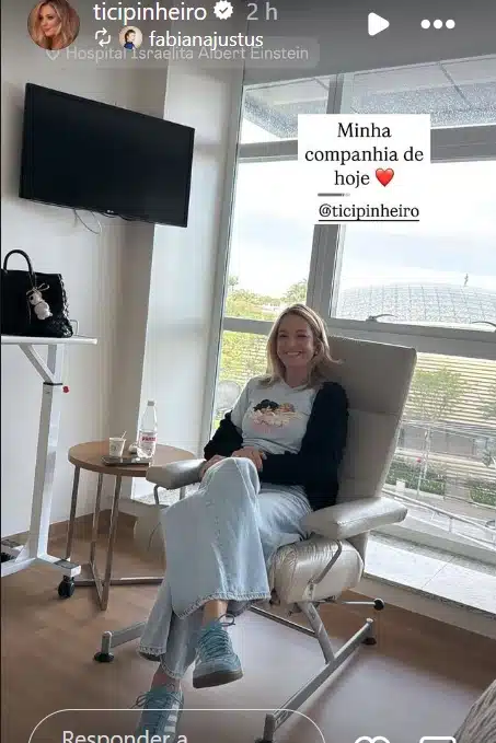 Ticiane Pinheiro foi com Fabiana Justus no hospital