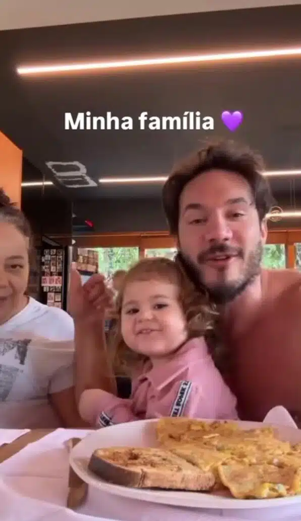 Eliezer revela que a mãe está morando em sua mansão com Viih Tube para se tratar