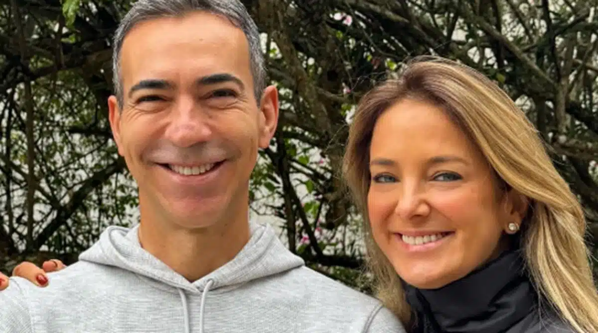César Tralli mostra fotos de infância e de sua mãe para a filha com Tici e encanta