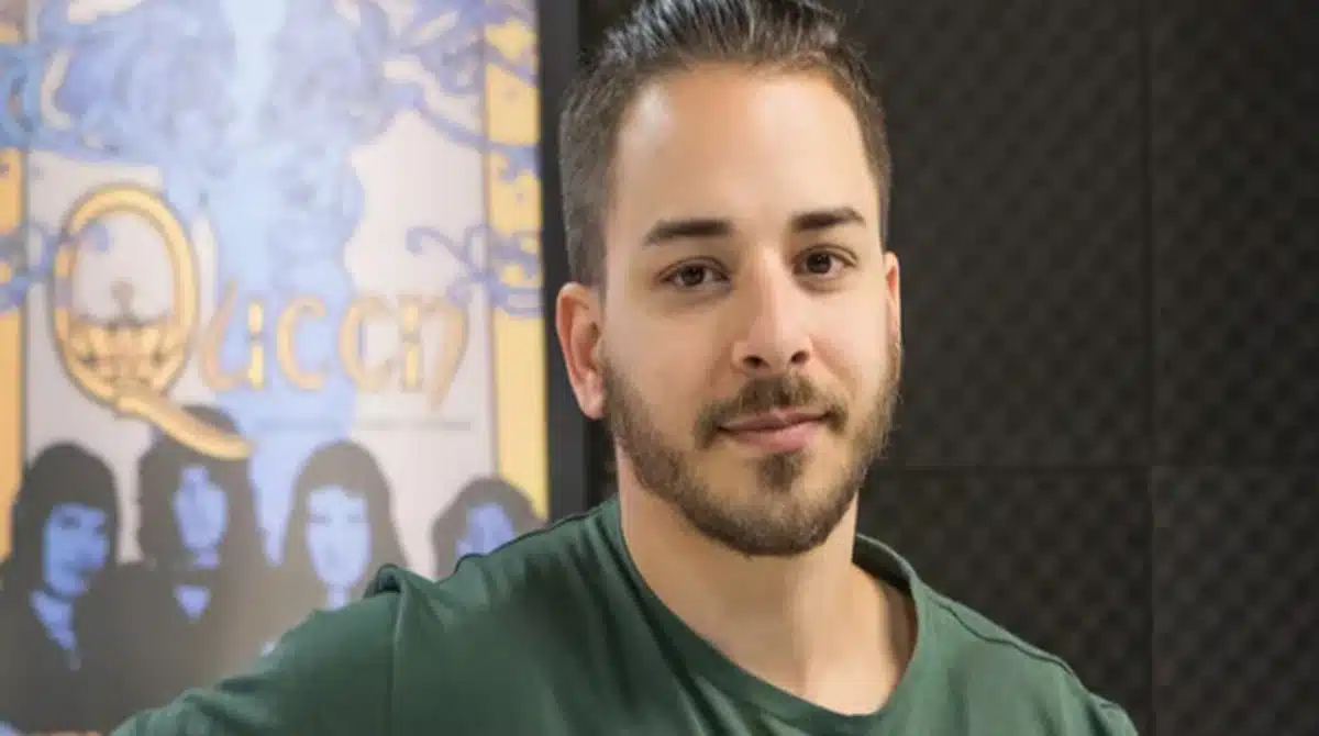 Filhos de Junior surgem em passeio com a mãe no museu e surpreendem