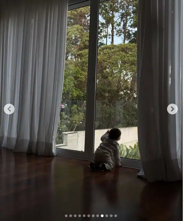 Amanda Kimberlly revelando Helena na casa nova