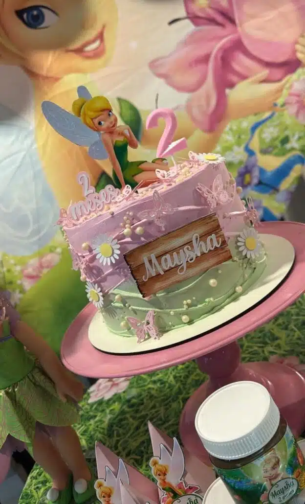 O bolo da festa de 2 meses da bebê de Bia Miranda