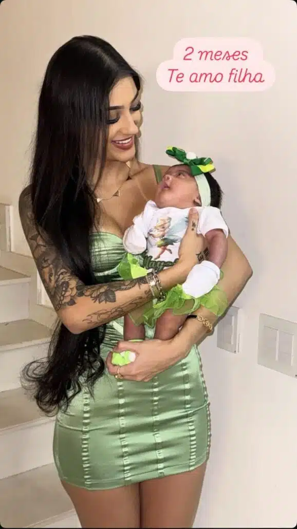 Bia Miranda posa com a caçula, Maysha 
