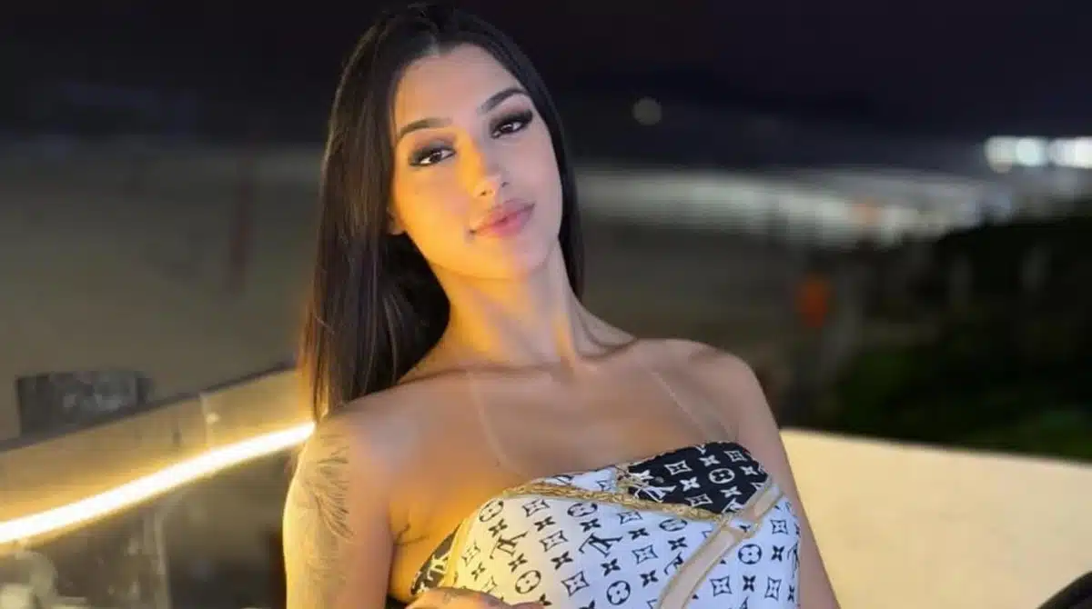 Bia Miranda festeja os 2 meses de sua bebê