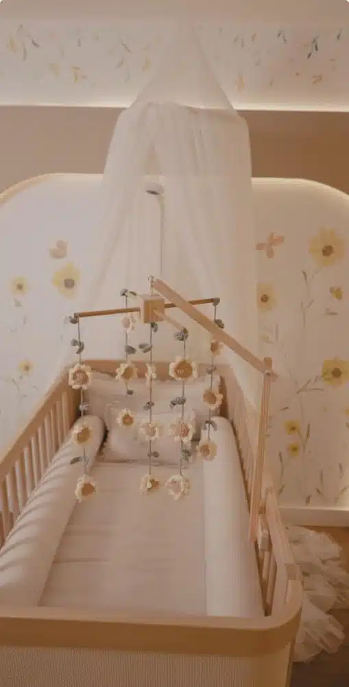 O berço do quarto da bebê de Brunna Gonçalves e Ludmilla
