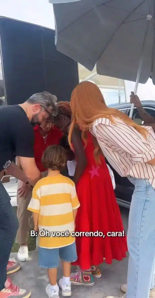 Gio e Bruno Gagliasso mostram os bastidores do comercial