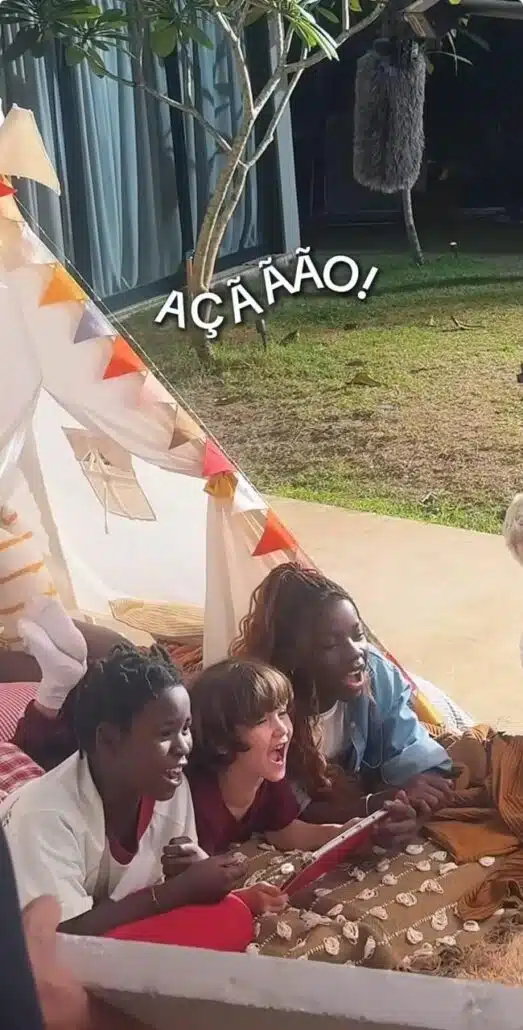 Os filhos de Gio e Bruno Gagliasso trabalhando juntos