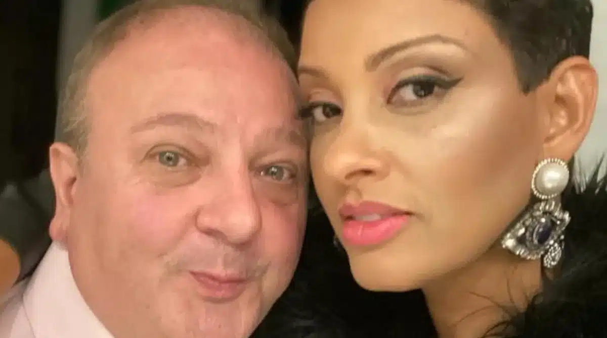 Erick Jacquin posa com os bebês gêmeos em lindo ensaio de fotos