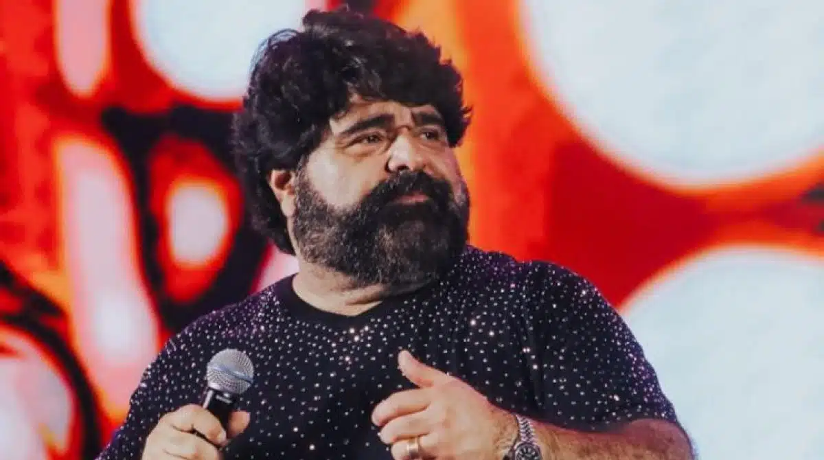 Fabiano Menotti mostra as filhas na festa junina da escola