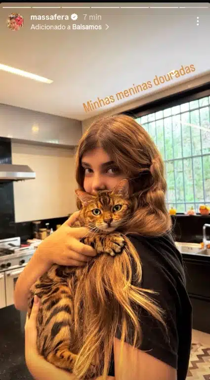 Filha de Grazi Massafera posa com pet de R$15 mil e impressiona
