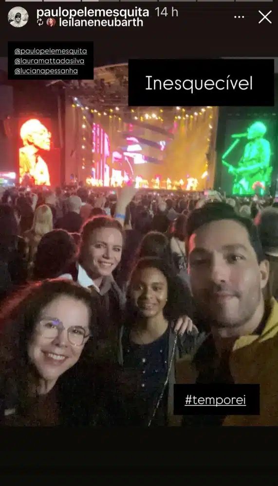 A caçula de Glória Maria com o pai e Leilane Neubarth no show de Gilberto Gil