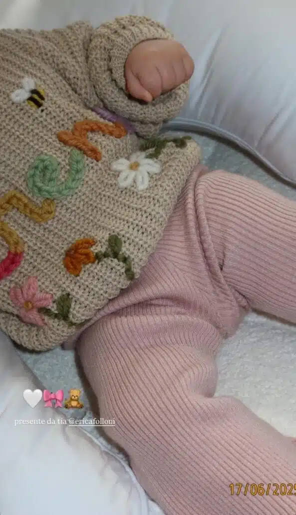 Serena, bebê de Jade Magalhães e Luan, com seu look de inverno