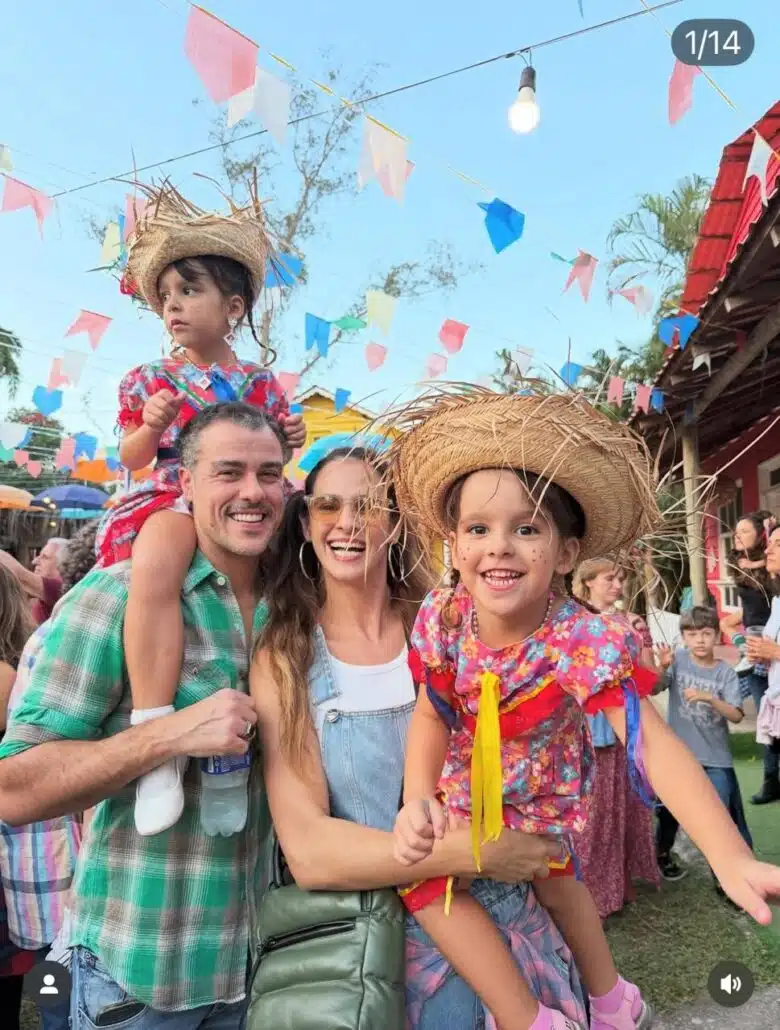 As caipirinhas posaram com os papais, Marcella e Joaquim Lopes