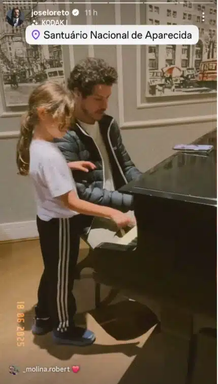 José Loreto surge tocando piano com sua filha com Débora Nascimento e surpreende