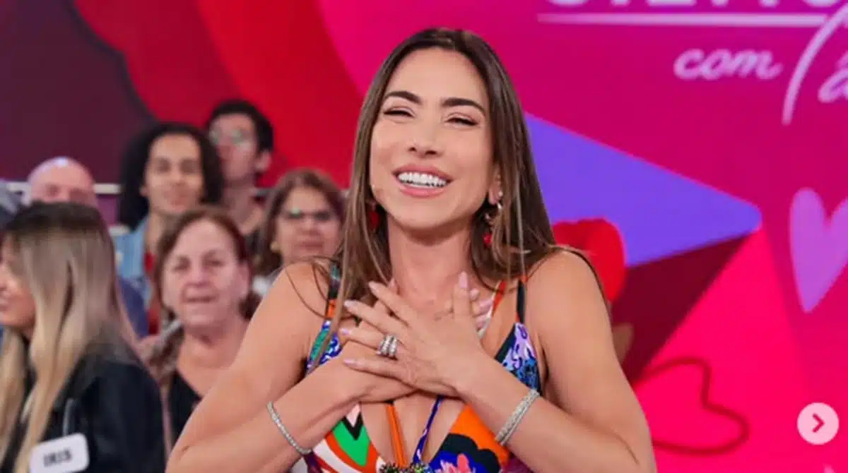 Patrícia Abravanel posa com seus 3 filhos vestidos de caipirinha em festa junina e surpreende