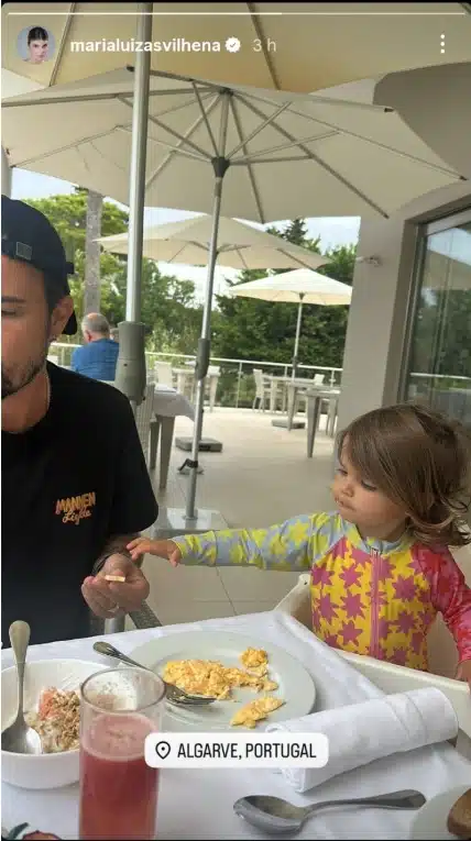 Paulinha Vilhena posa com sua bebê em restaurante em Portugal e impressiona