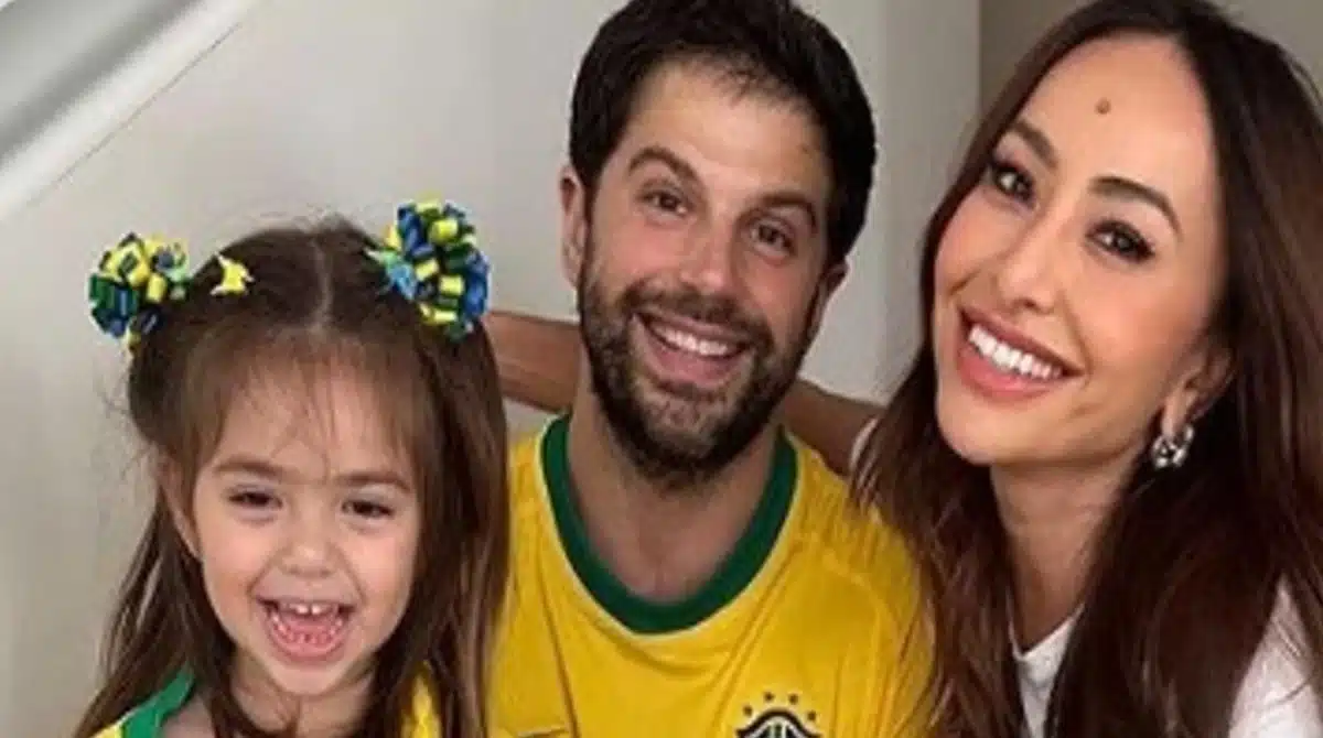 Sabrina Sato mostra sua filha com Duda Nagle no dia do cabelo maluco na escola e chama atenção