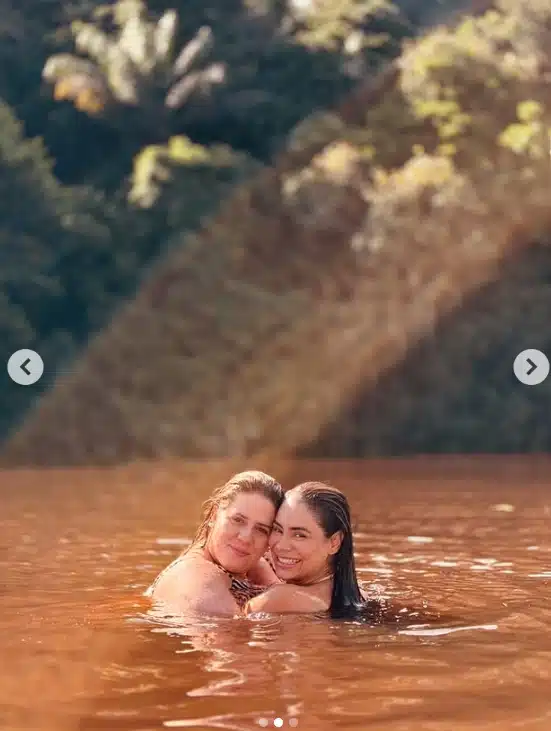 Tati Machado ao lado de Lexa na Amazônia
