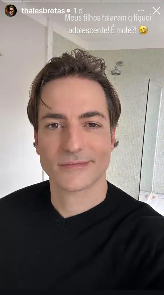 O viúvo de Paulo Gustavo, Thales Bretas, mostrou o novo visual, após peripécia dos filhos