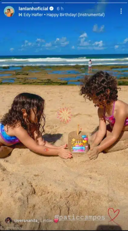 Filhas gêmeas de Nanda Costa surgem fazendo castelo de areia na praia e surpreendem
