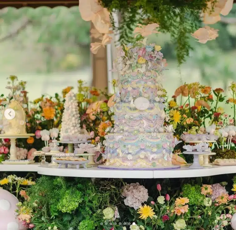 Decoração luxuosa da festa de um ano da filha de Amanda Kimberlly