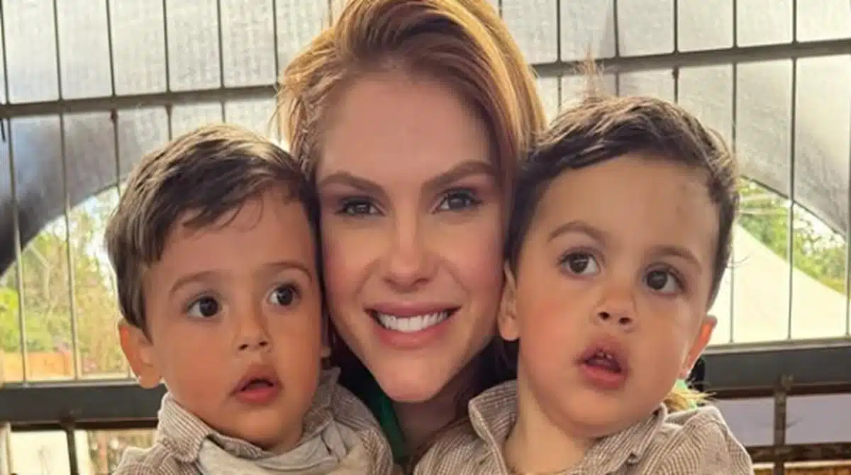 Bárbara Evans fala quando seus filhos gêmeos vão pra a escolinha e surpreende