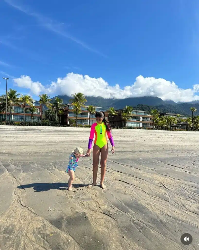 As filhas de Gabriela e Fabiano Menotti em Angra dos Reis