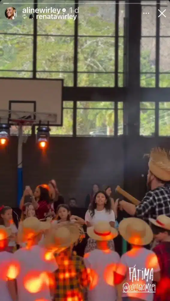 Fátima, filha mais velha de Aline e Igor Rickli, em sua apresentação na festa junina
