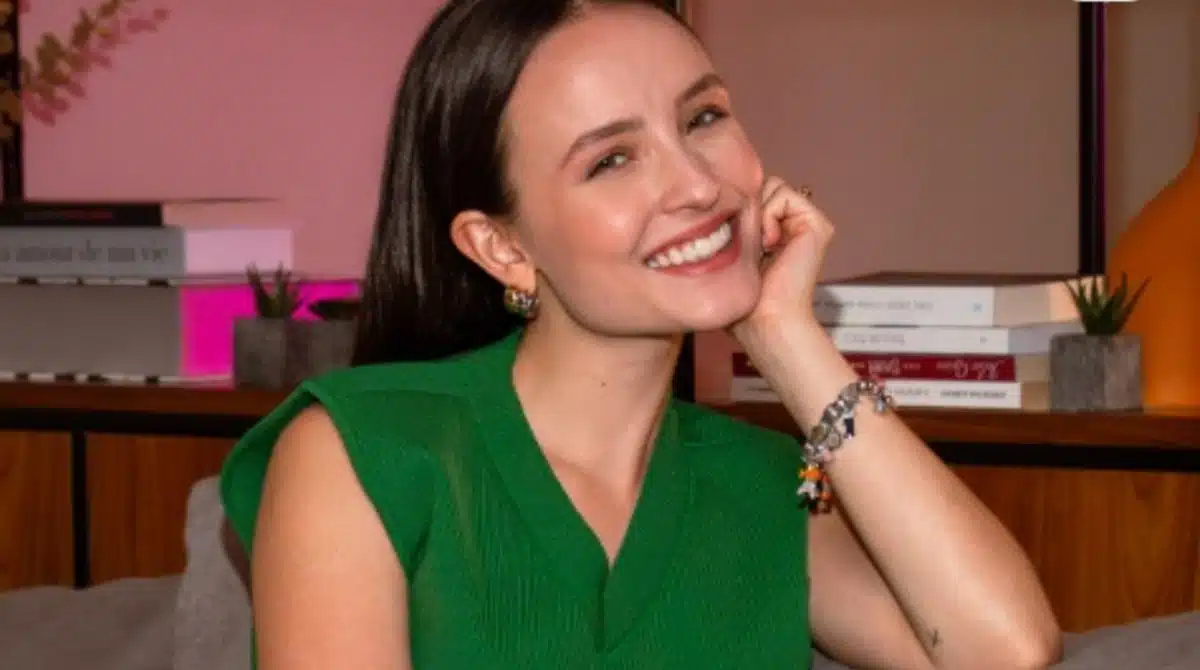 Larissa Manoela apresentou bebê e comentou