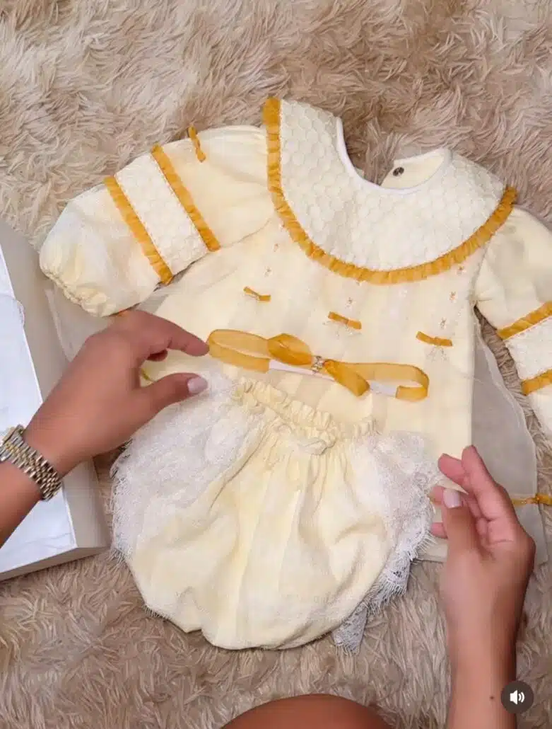 A fantasia usada por Zuri, filha de Ludmilla e Brunna Gonçalves, na festa de 2 meses