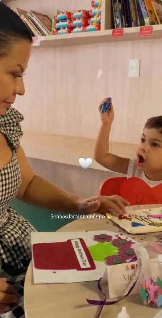 Dona Ruth, mãe de Marília Mendonça participa de atividade de Dia das Mães com Léo