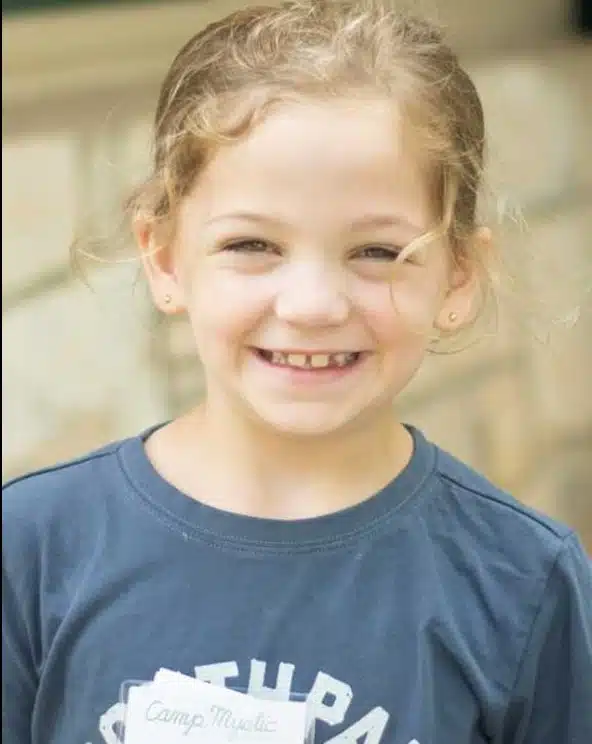 Menina Sarah Marsh foi uma das que partiu por causa da enchente