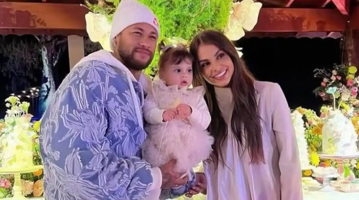 Neymar e Amanda Kimberlly celebraram o aniversário de Helena