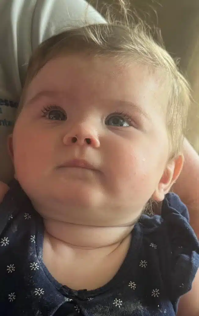 Bebê foi achada e depois se descobriu o que aconteceu com os pais