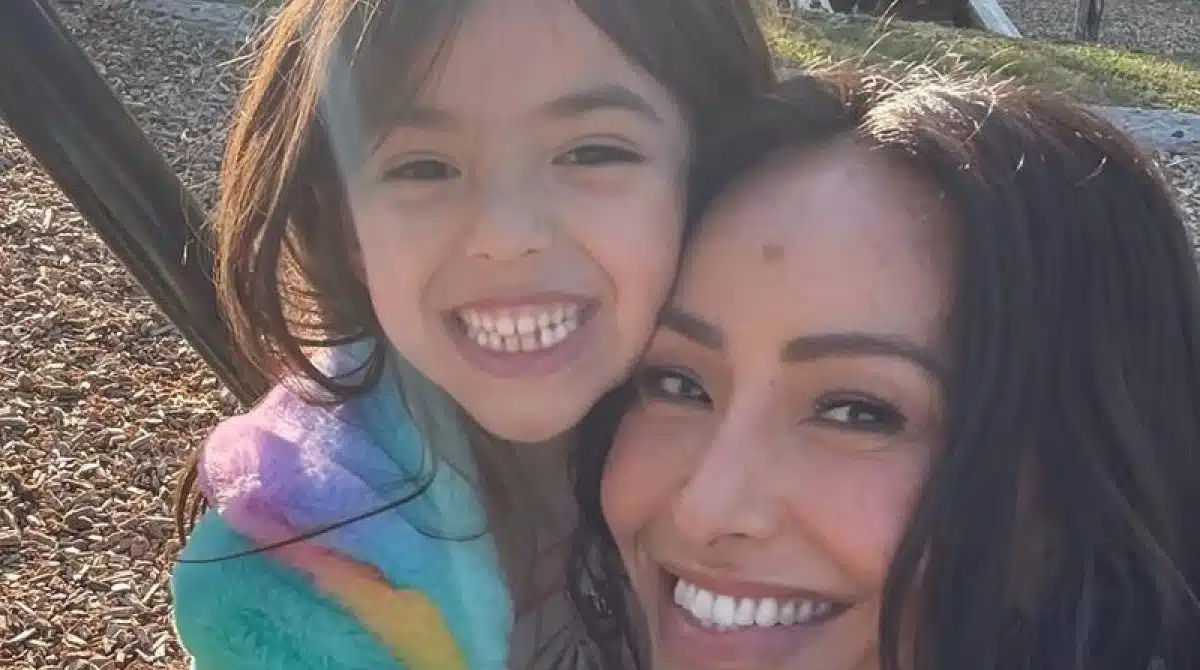 Zoe e Sabrina Sato surgem cozinhando juntas em casa