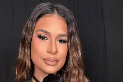 Simone mostra sua filha no seu jatinho de luxo e encanta