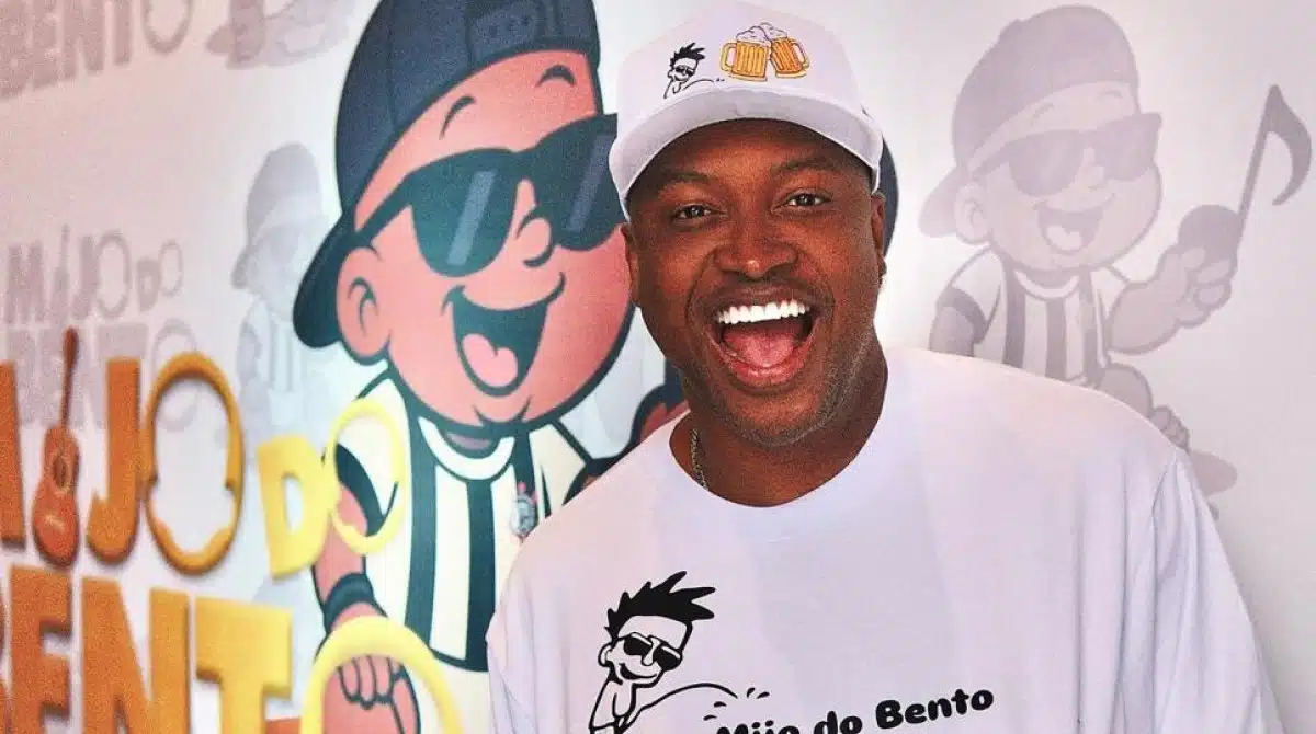 Thiaguinho faz festa com os amigos para celebrar que será pai