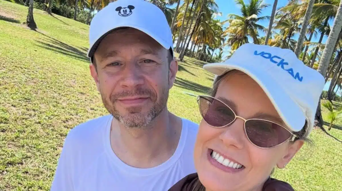 Tiago Leifert e Daiana mostram férias em família