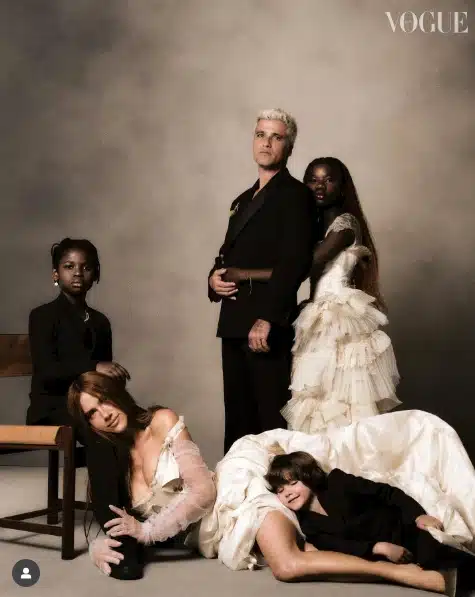 Bruno Gagliasso e Giovanna Ewbank posam com os filhos em ensaio de 15 anos de casamento e surpreendem