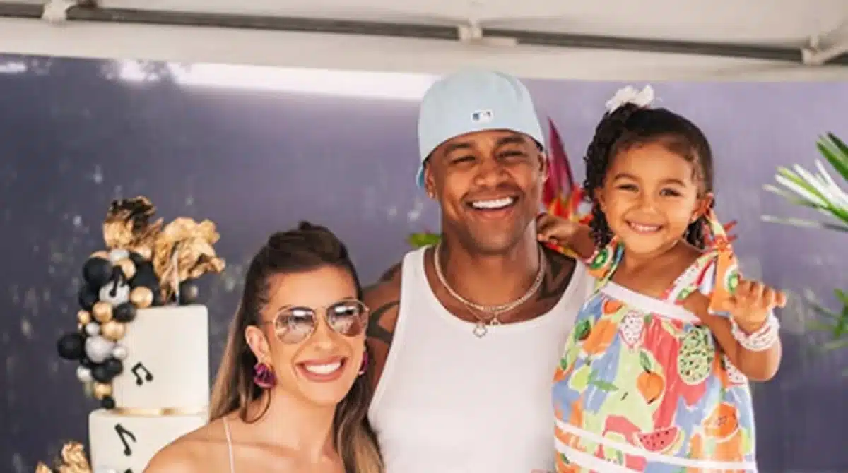 Lorena Improta mostra sua filha e Léo Santana revela detalhes sobre aumentar a família e impressiona