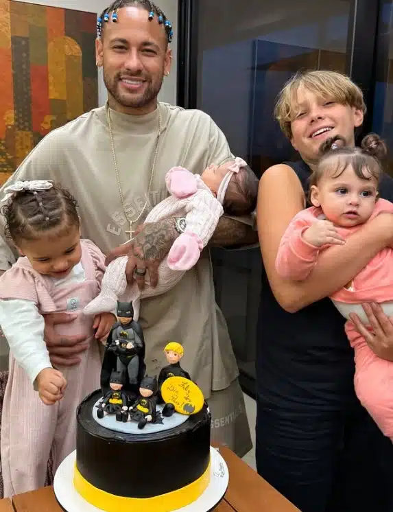 Filha de Amanda Kimberlly conhece a irmã Mel e Bruna fala