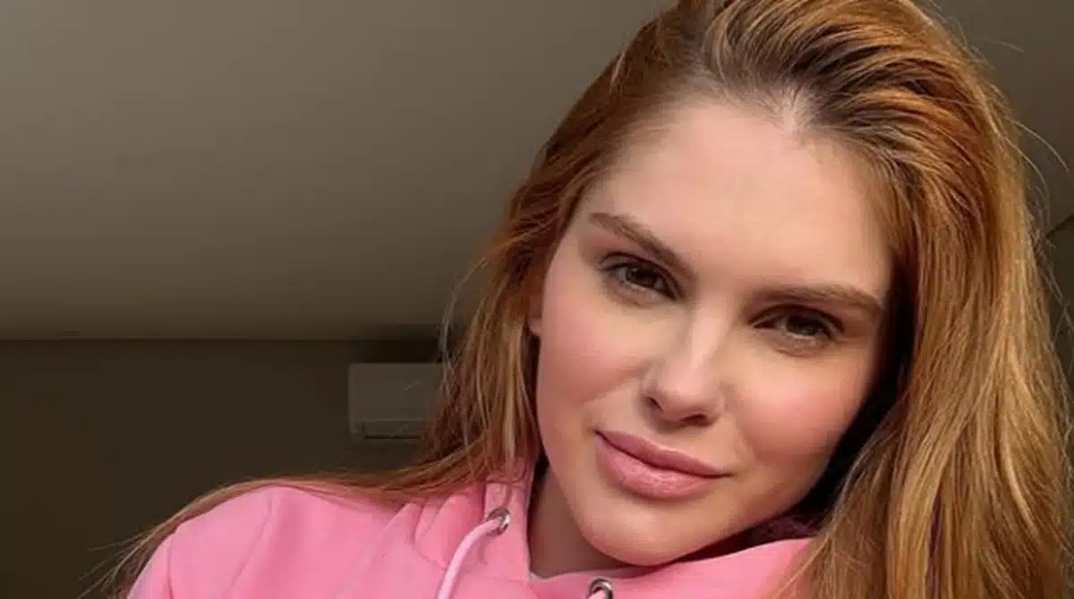 Bárbara Evans exibe seus 3 filhos com o pai em praia de Alagoas e surpreende