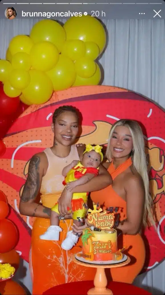Ludmilla e Brunna Golçalves posam com a fofa bebê de 3 meses