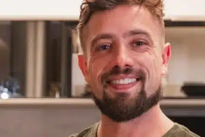 Rafael Cardoso exibe sua filha mais nova comendo amora e fofura chama a atenção